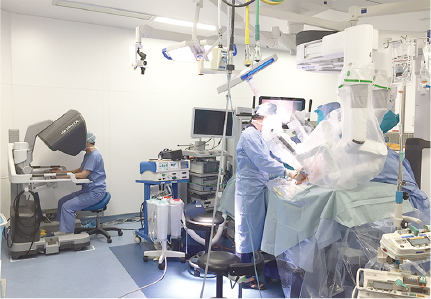 当院でのダヴィンチxiを用いたロボット手術風景