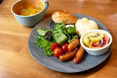 果物のある朝食イメージ
