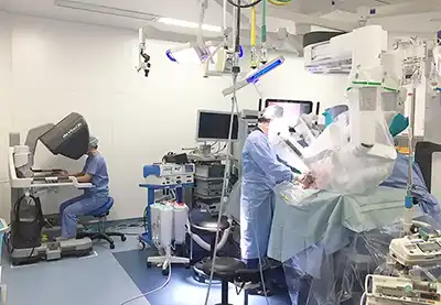 ダヴィンチxiを用いたロボット手術風景